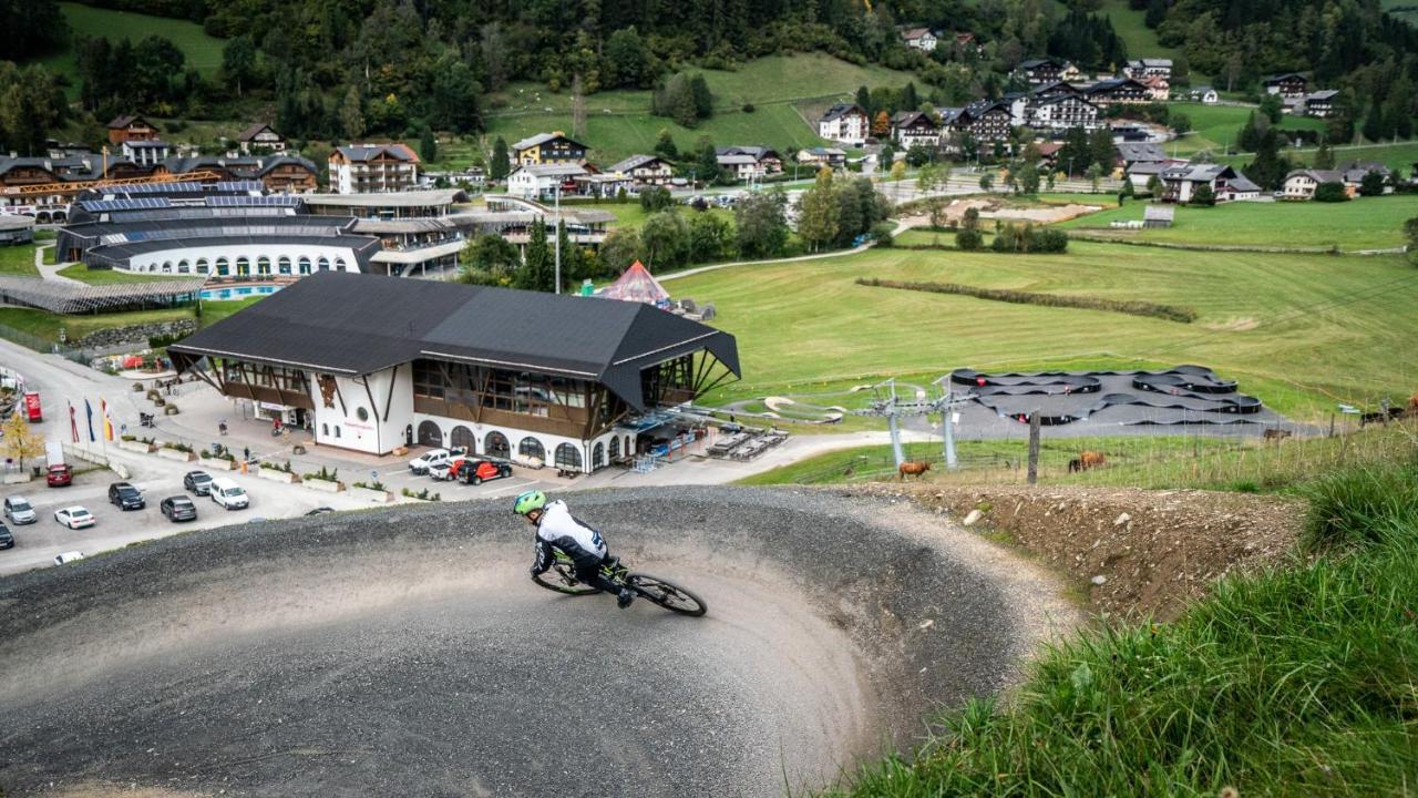 Hotel Kirchenwirt Bad Kleinkirchheim Bagian luar foto