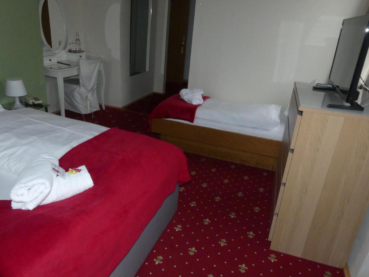 Hotel Kirchenwirt Bad Kleinkirchheim Bagian luar foto
