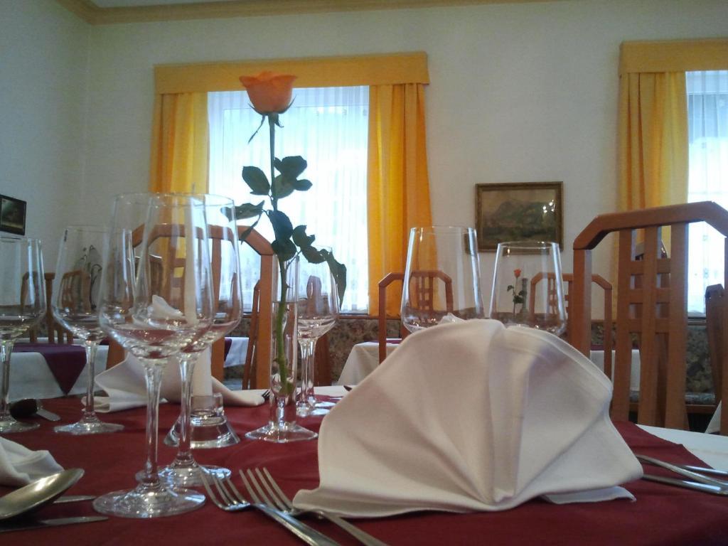 Hotel Kirchenwirt Bad Kleinkirchheim Bagian luar foto