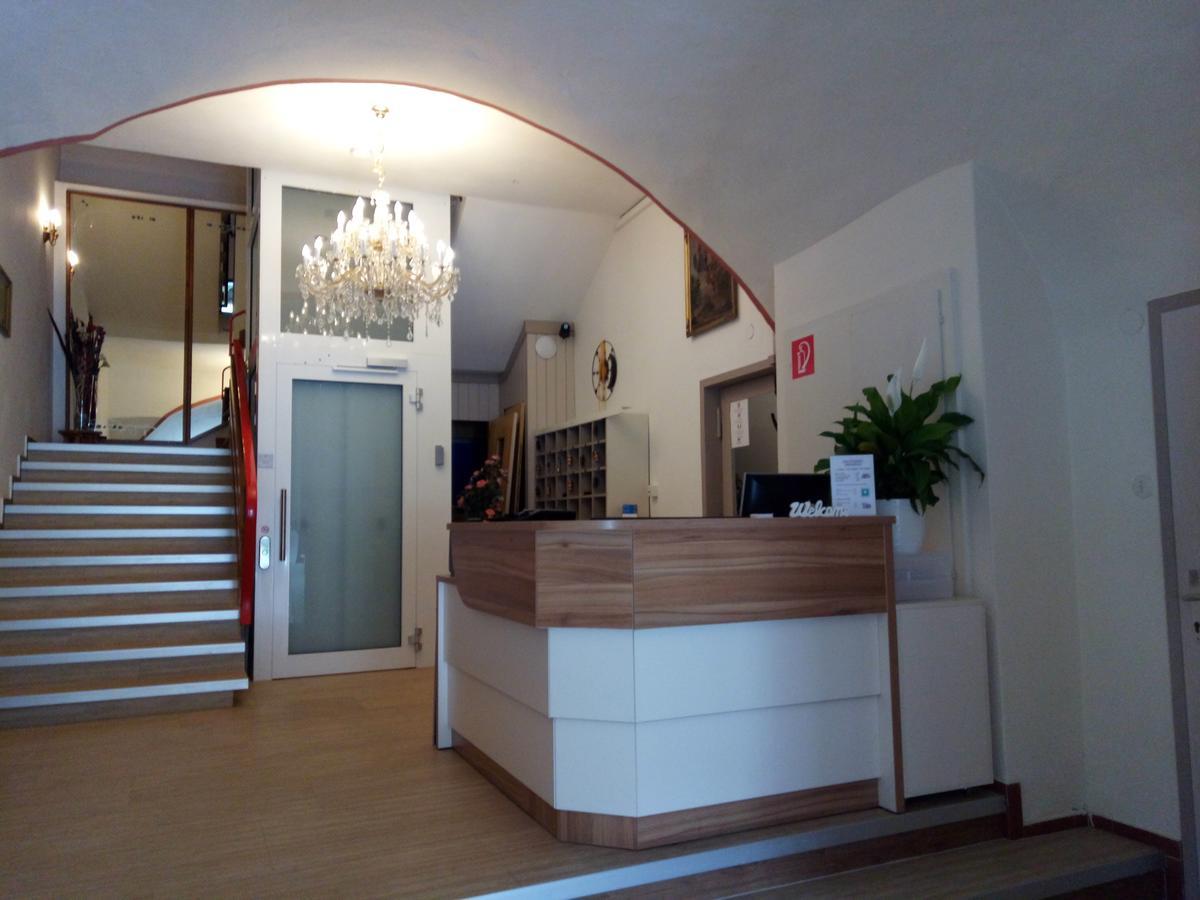 Hotel Kirchenwirt Bad Kleinkirchheim Bagian luar foto